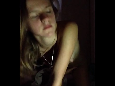 ❤️ Een meisje masturbeert en komt klaar Porno vk at us
